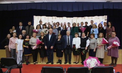 16 ноября в Выксунском филиале НИТУ "МИСИС" прошел торжественный концерт ко Дню преподавателя высшей школы