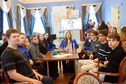 В Музей Выксы случилась настоящая «Симфония элементов»: химия встретилась с музыкой.